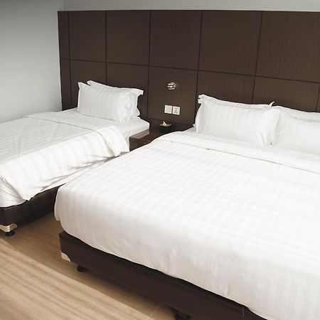 Dreamtel Jakarta Exterior foto