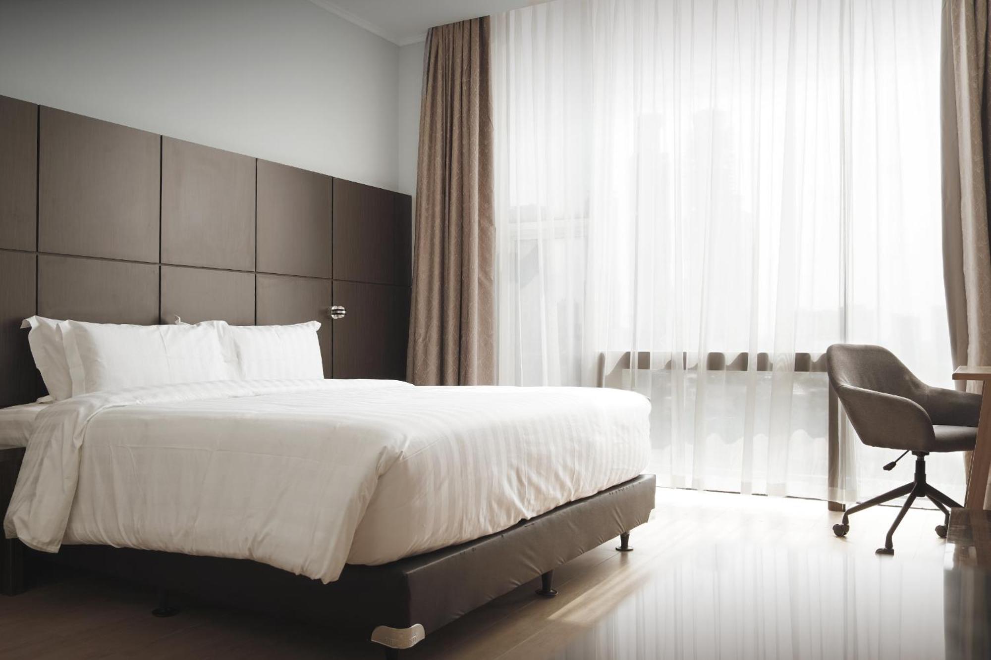 Dreamtel Jakarta Exterior foto