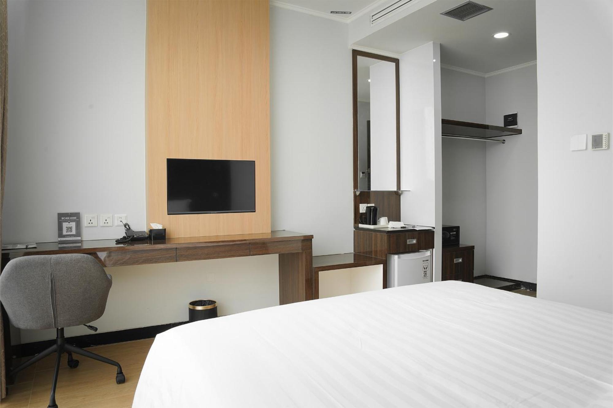 Dreamtel Jakarta Exterior foto