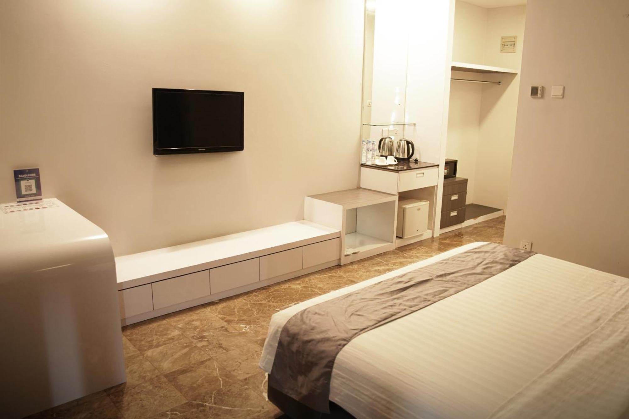 Dreamtel Jakarta Exterior foto