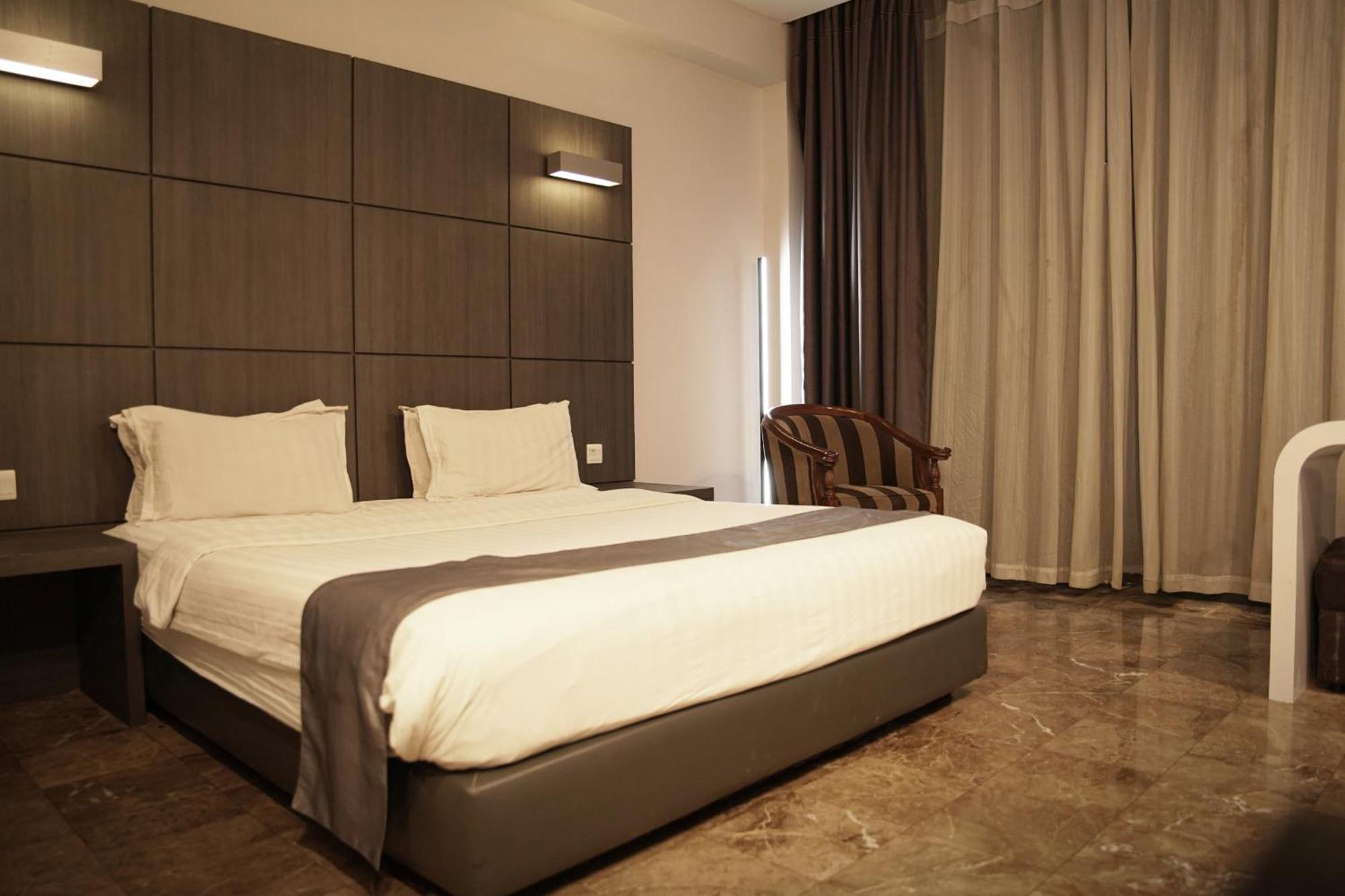 Dreamtel Jakarta Exterior foto