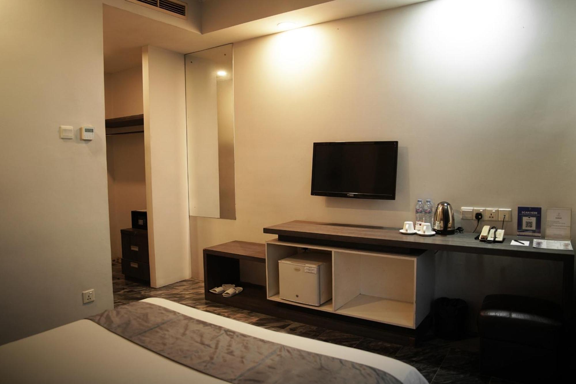 Dreamtel Jakarta Exterior foto