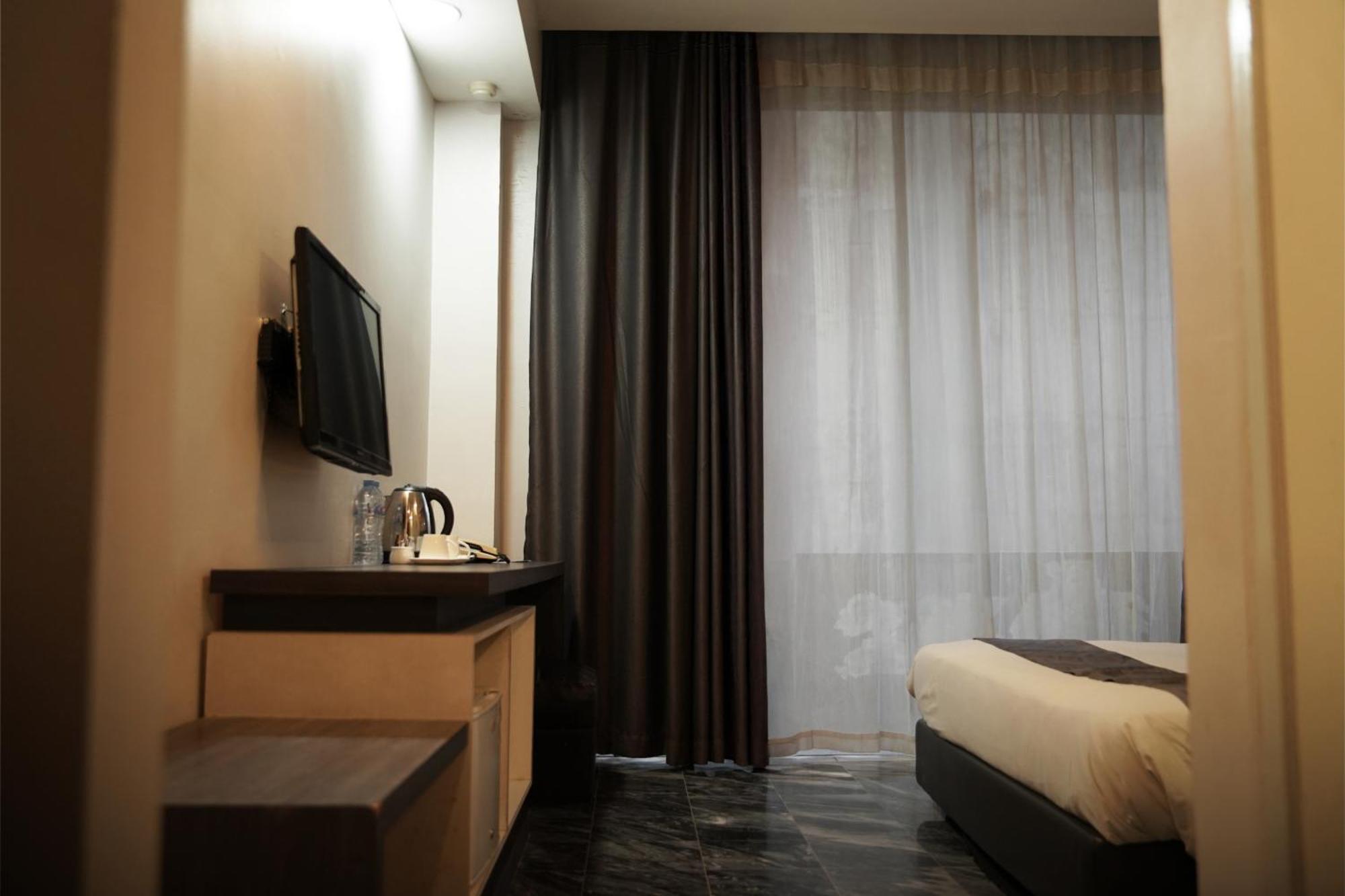 Dreamtel Jakarta Exterior foto