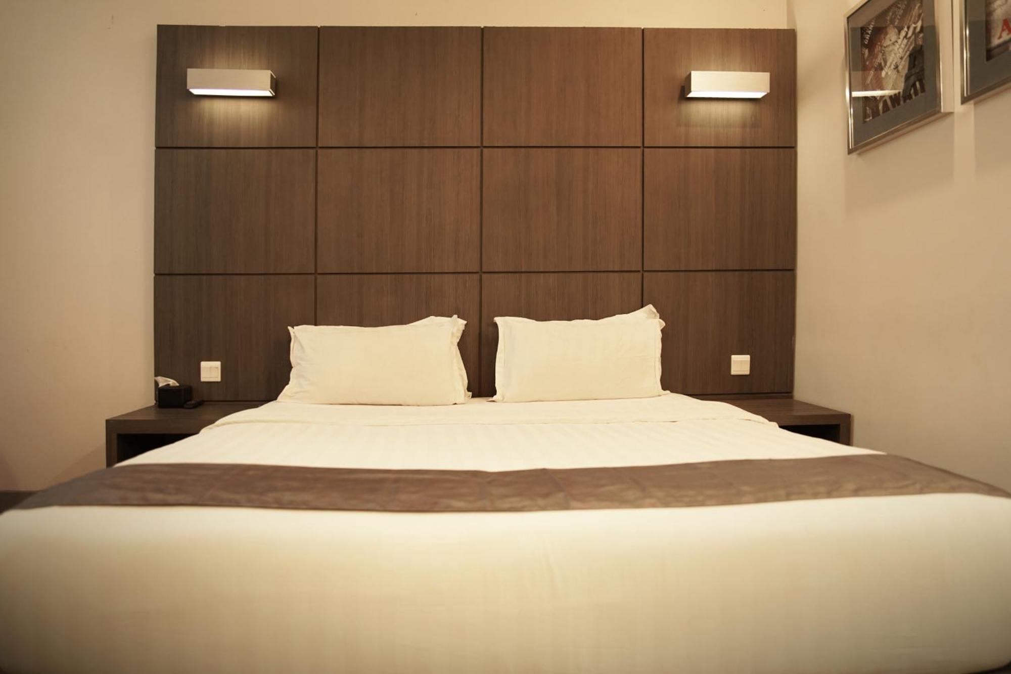 Dreamtel Jakarta Exterior foto