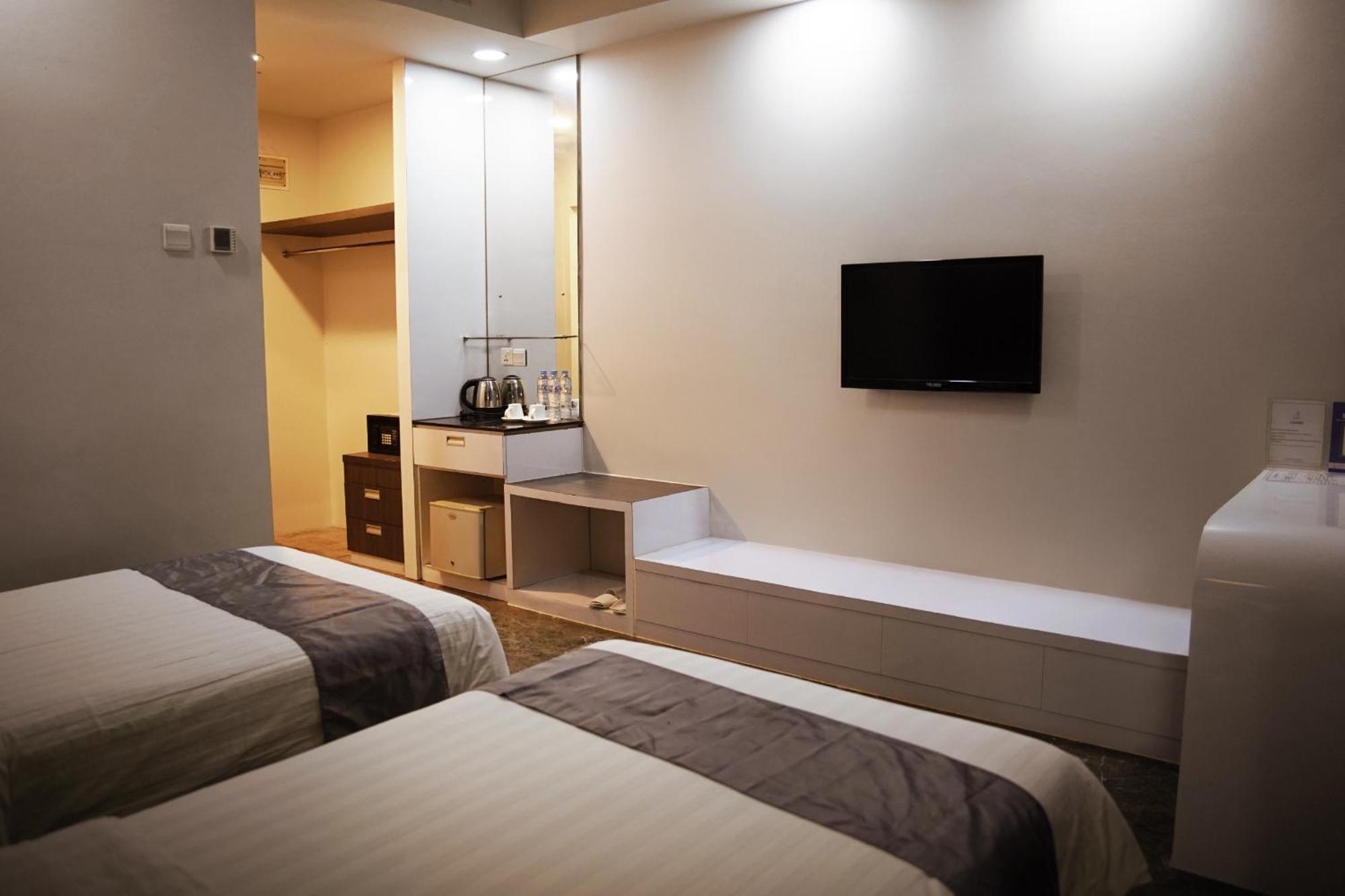 Dreamtel Jakarta Exterior foto