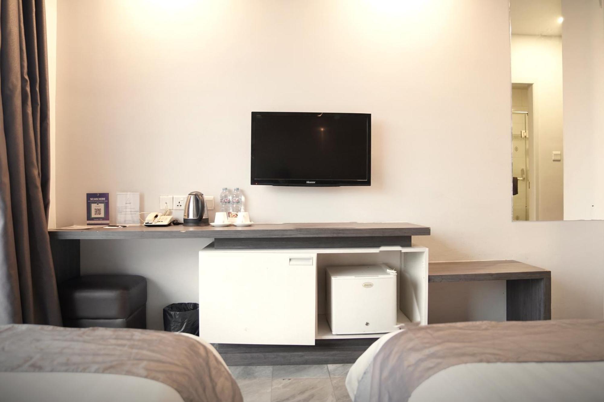 Dreamtel Jakarta Exterior foto