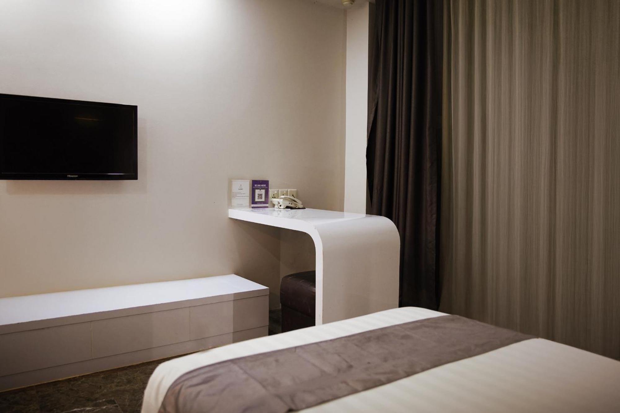 Dreamtel Jakarta Exterior foto