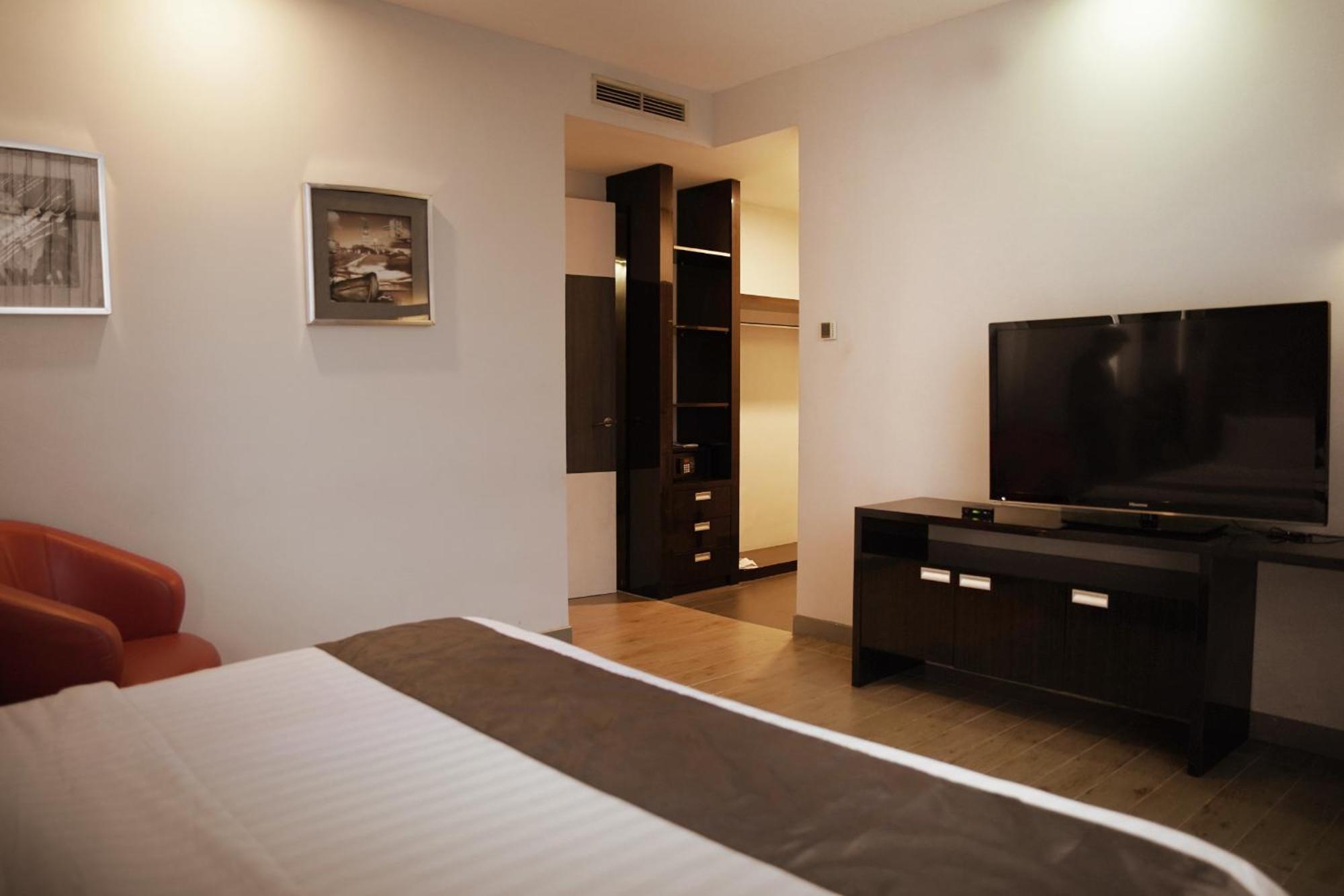 Dreamtel Jakarta Exterior foto