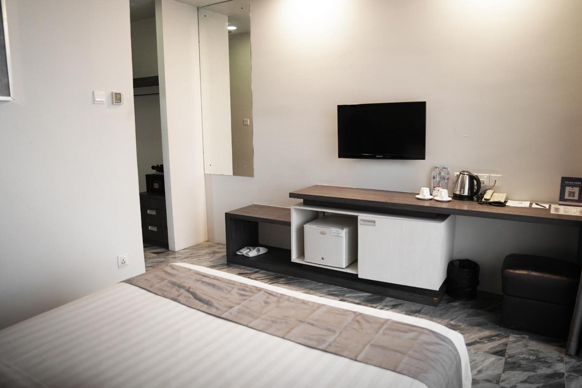 Dreamtel Jakarta Exterior foto