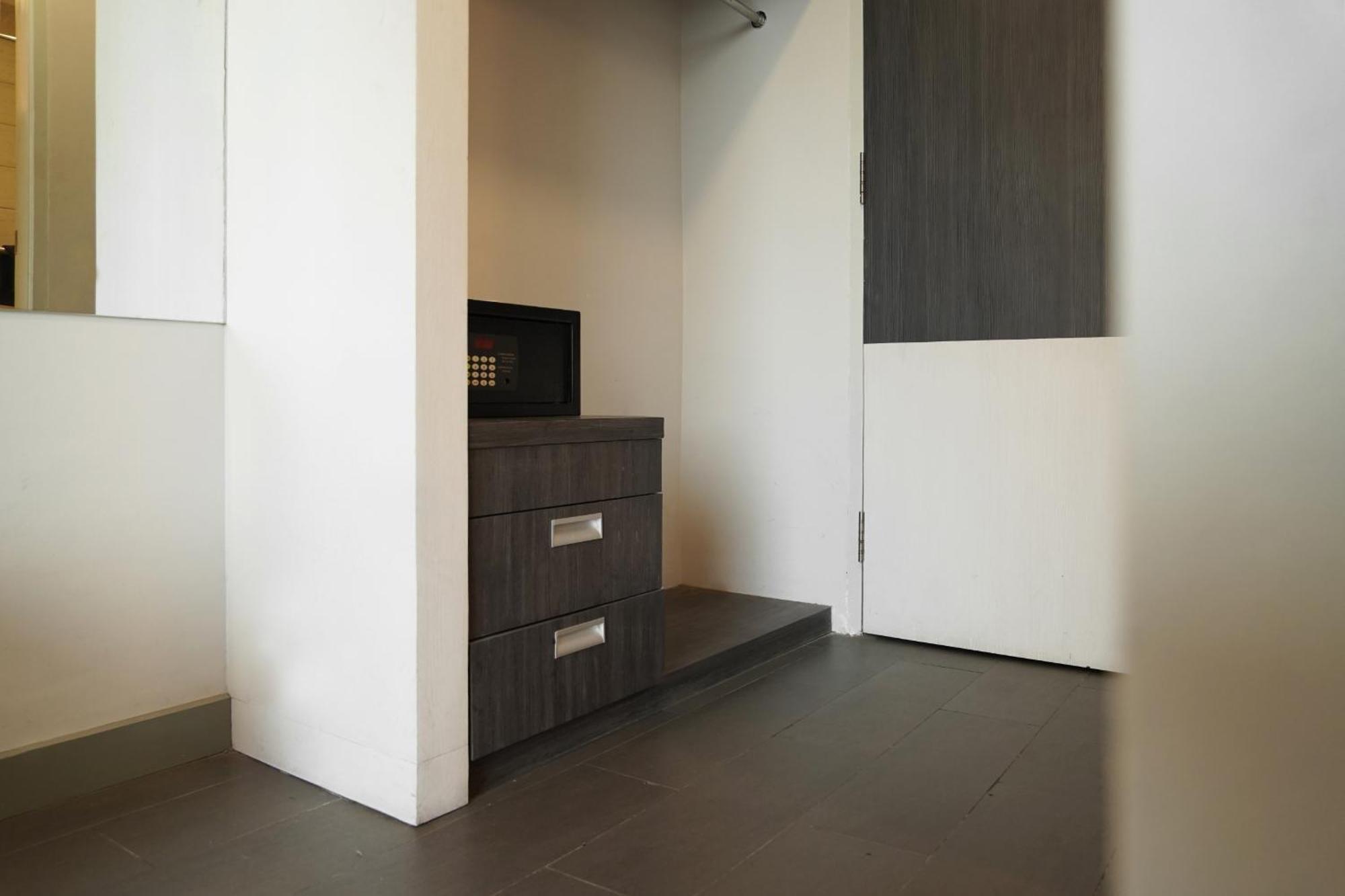 Dreamtel Jakarta Exterior foto