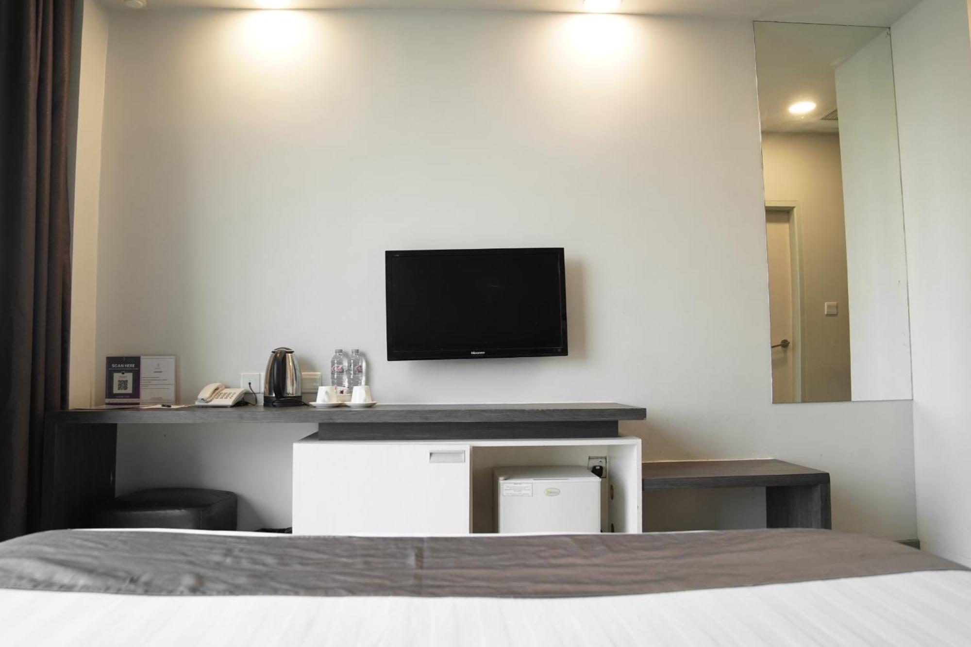 Dreamtel Jakarta Exterior foto