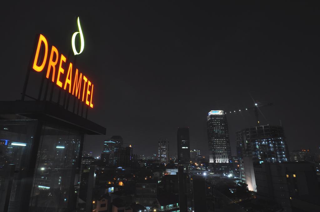 Dreamtel Jakarta Exterior foto